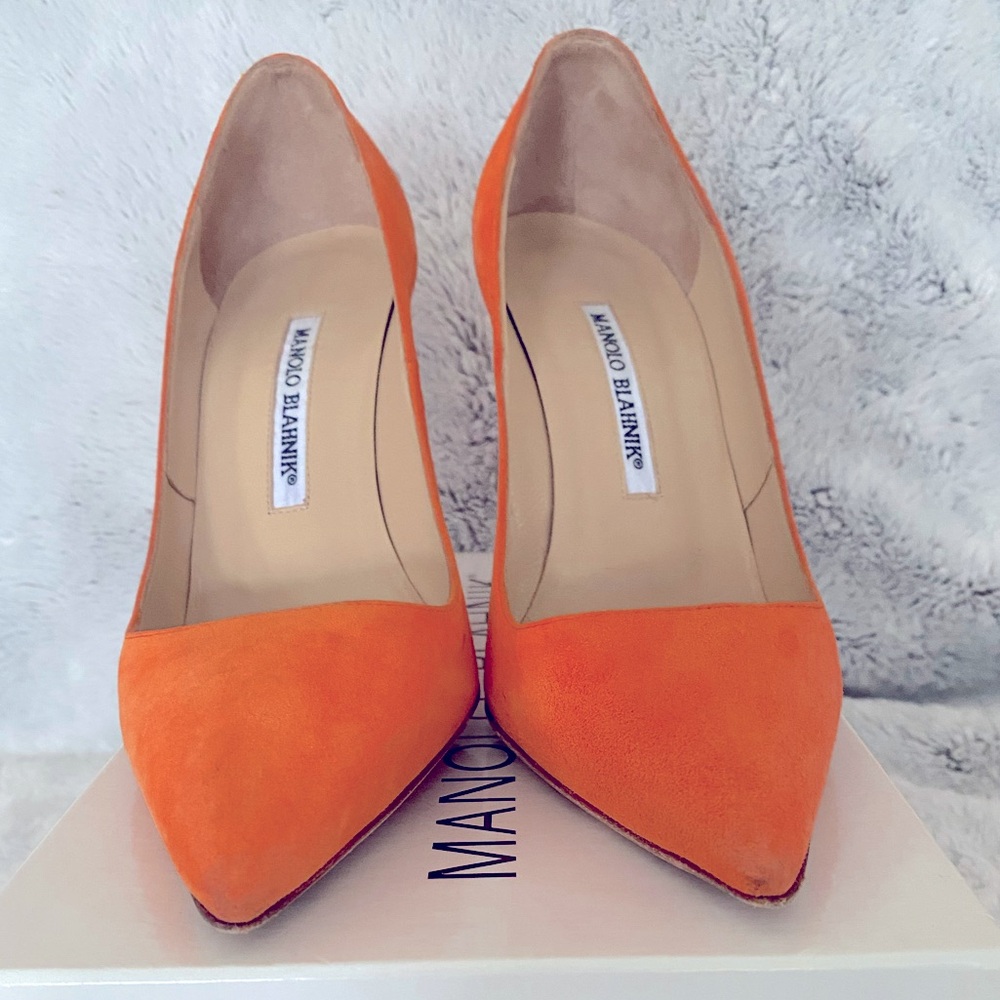 Manolo Blahnik Orange Suede pointed toe Pumps